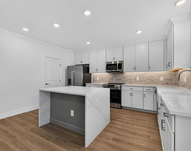 1439 West Chestnut Street - Photo Thumbnail 13