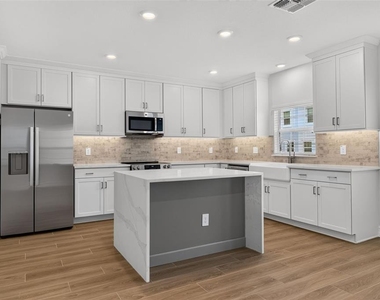 1439 West Chestnut Street - Photo Thumbnail 11