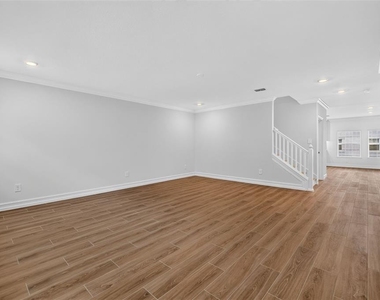 1439 West Chestnut Street - Photo Thumbnail 6