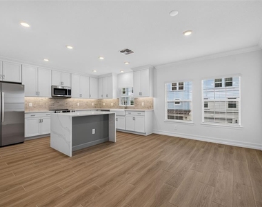 1439 West Chestnut Street - Photo Thumbnail 10