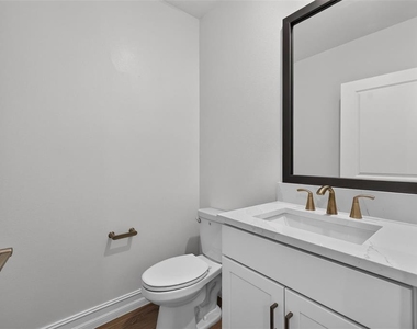 1439 West Chestnut Street - Photo Thumbnail 18