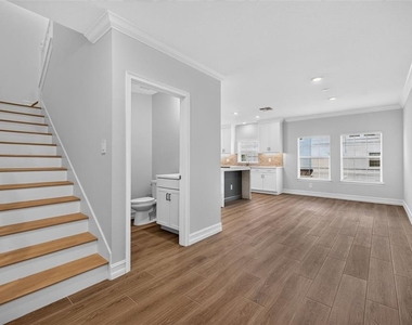 1439 West Chestnut Street - Photo Thumbnail 5