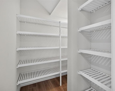 1439 West Chestnut Street - Photo Thumbnail 17