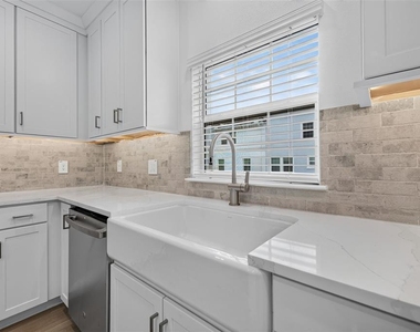 1439 West Chestnut Street - Photo Thumbnail 14