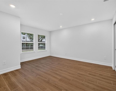 1439 West Chestnut Street - Photo Thumbnail 2