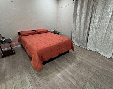 10411 Rainbow Oaks Drive - Photo Thumbnail 8