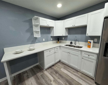 10411 Rainbow Oaks Drive - Photo Thumbnail 4