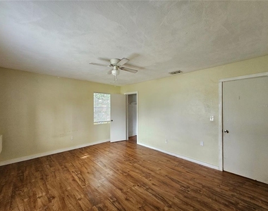 715 Longfellow Boulevard - Photo Thumbnail 9