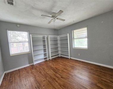 715 Longfellow Boulevard - Photo Thumbnail 12