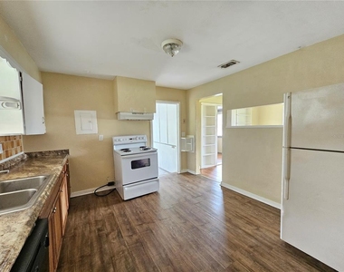 715 Longfellow Boulevard - Photo Thumbnail 7
