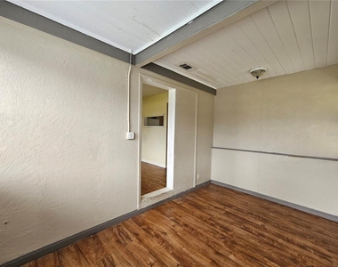 715 Longfellow Boulevard - Photo Thumbnail 13