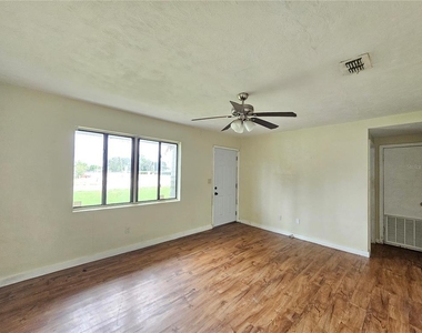 715 Longfellow Boulevard - Photo Thumbnail 3