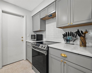 5015 54th Street N - Photo Thumbnail 17