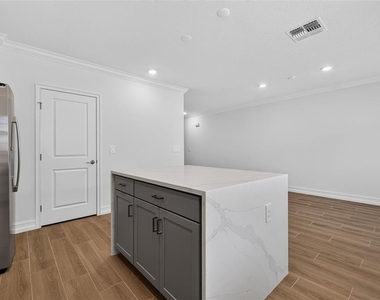 1445 West Chestnut Street - Photo Thumbnail 16