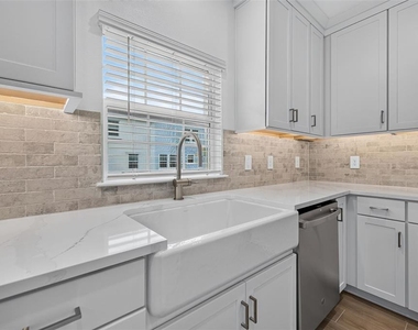 1445 West Chestnut Street - Photo Thumbnail 14
