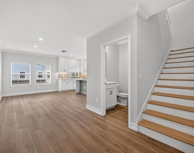 1445 West Chestnut Street - Photo Thumbnail 5