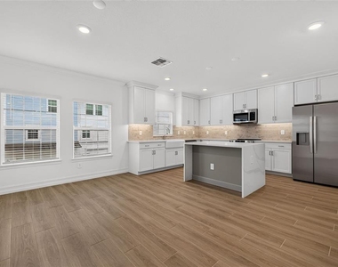 1445 West Chestnut Street - Photo Thumbnail 10