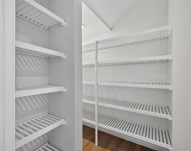 1445 West Chestnut Street - Photo Thumbnail 17