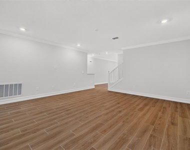 1445 West Chestnut Street - Photo Thumbnail 7