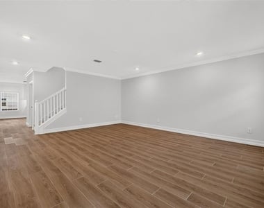 1445 West Chestnut Street - Photo Thumbnail 6