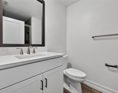 1445 West Chestnut Street - Photo Thumbnail 3