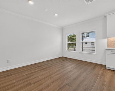 1445 West Chestnut Street - Photo Thumbnail 9