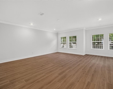 1445 West Chestnut Street - Photo Thumbnail 8