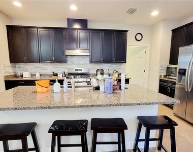 843 Viscount Street - Photo Thumbnail 9