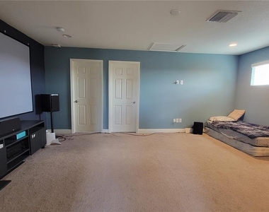 843 Viscount Street - Photo Thumbnail 22