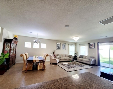 843 Viscount Street - Photo Thumbnail 8