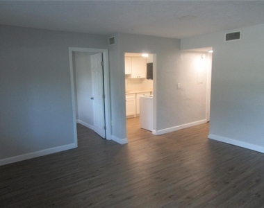 5900 22nd Avenue N - Photo Thumbnail 4