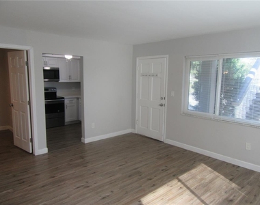 5900 22nd Avenue N - Photo Thumbnail 3
