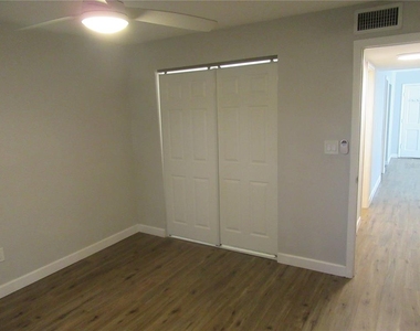 5900 22nd Avenue N - Photo Thumbnail 12