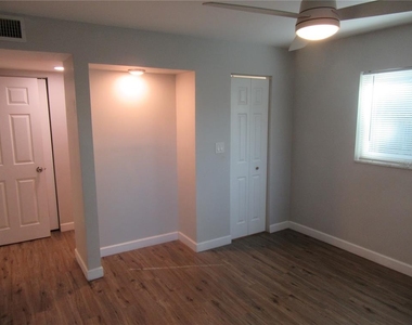 5900 22nd Avenue N - Photo Thumbnail 17