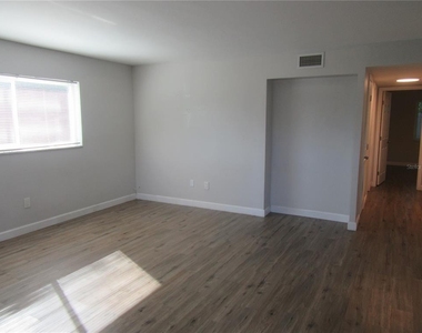 5900 22nd Avenue N - Photo Thumbnail 1