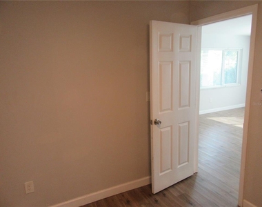 5900 22nd Avenue N - Photo Thumbnail 9