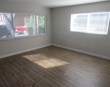 5900 22nd Avenue N - Photo Thumbnail 2