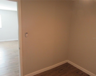 5900 22nd Avenue N - Photo Thumbnail 8