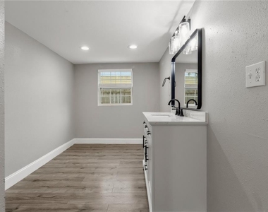 320 E Althea Avenue - Photo Thumbnail 22