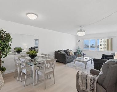 4550 Cove Circle - Photo Thumbnail 6