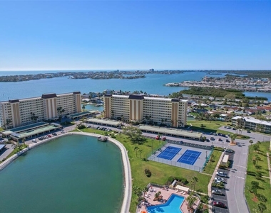 4550 Cove Circle - Photo Thumbnail 36