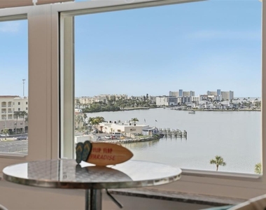4550 Cove Circle - Photo Thumbnail 13