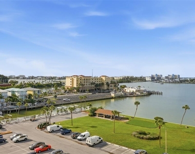 4550 Cove Circle - Photo Thumbnail 9