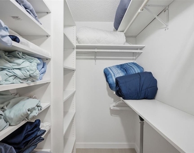 4550 Cove Circle - Photo Thumbnail 17
