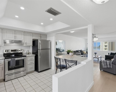 4550 Cove Circle - Photo Thumbnail 2