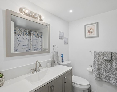 4550 Cove Circle - Photo Thumbnail 16
