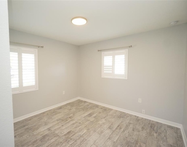 4406 W Anita Boulevard - Photo Thumbnail 11