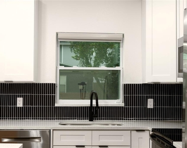 910 E Osborne Avenue - Photo Thumbnail 17