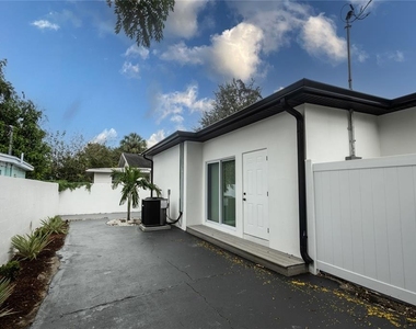 910 E Osborne Avenue - Photo Thumbnail 21