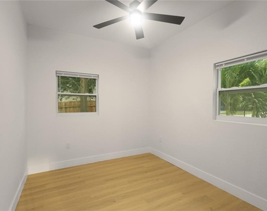 910 E Osborne Avenue - Photo Thumbnail 13